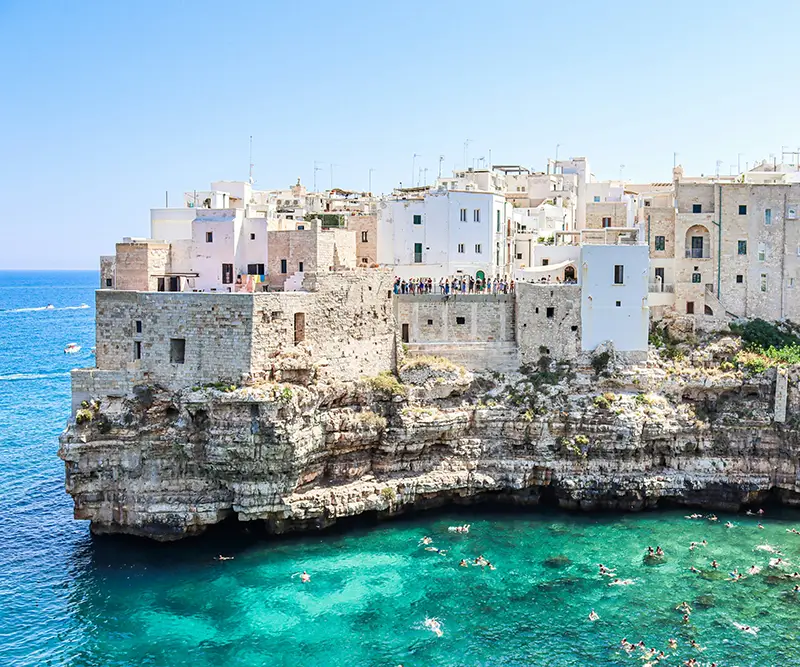 vincenzo-de-simone-yAn892ej5kQ-unsplash-polignano-a-mare
